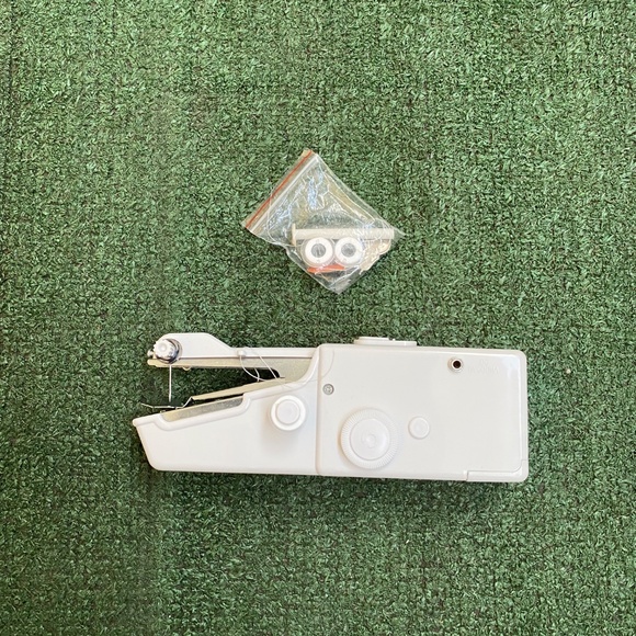 Sewing machine - Picture 4 of 4